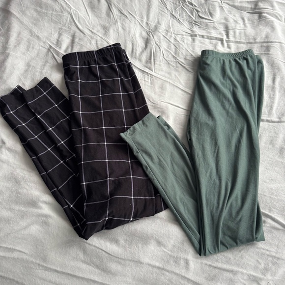 SO Pants - Bundle of two leggings sage green leggings black and white windowpain leggings